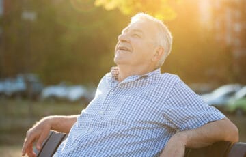 La importancia de la vitamina D y la exposición al sol en personas mayores